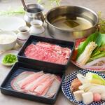 海带高汤锅的猪肉、牛肉涮涮锅无限畅食