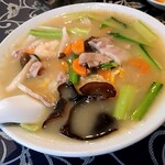 Taiwan Shisen Ryouri Toukarou - このスープに入っているチャーシューとお肉が超絶美味しかった、過去一番衝撃を受けた炒飯です