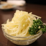 ジャガ芋とセロリの千切りサラダ 400円(2023年3月)