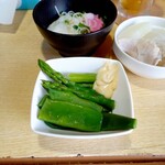 Izakaya Ben - 3品目 アスパラといんげんの塩茹で