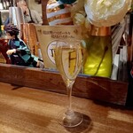 スペインバル BONITA - スパークリングワイン 550円