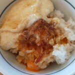 なか卯 - ご飯に鰹節、生卵、とろろをかけました