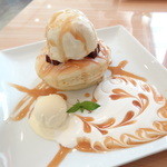 CAFFE SCIMMIA ROSSO - アイスパンケーキ