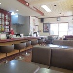 もみの木 - 明るい店内