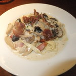 Trattoria L'arche - ラルケコース　１５００円　スペシャルコース　２３００円　共通　色々キノコとベーコンのクリームソース　【　２０１３年７月　】