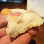 Trattoria L'arche - ラルケコース　１５００円　スペシャルコース　２３００円　共通　自家製パンの断面　【　２０１３年７月　】