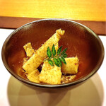 すし割烹 小笠原 - 筍の美味しさを最大限に引き出した土佐煮です(o^^o)