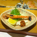 すし割烹 小笠原 - 背筋がシャキッと伸びた見た目も綺麗な車海老ですね(o^^o)