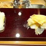 すし割烹 小笠原 - 一貫目は店主の目利きでおすすめ頂いた平目を注文しました(o^^o)