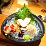 すし割烹 小笠原 - 味もさることながら食感が秀逸なお造り(夜泣き貝・タコぶつ)でした(o^^o)