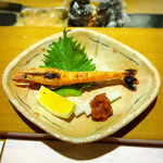 すし割烹 小笠原 - 香ばしくて身がぷりぷりの車海老です(o^^o)