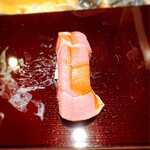 すし割烹 小笠原 - 色艶も素晴らしい中トロです(o^^o)