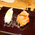 すし割烹 小笠原 - ほのかに甘い白いかと厚みのある極ウマ赤貝は舌鼓を打つ美味しさです(o^^o)