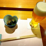 すし割烹 小笠原 - 先ずはお通しとプレミアムモルツの生ビールで乾杯♪(*^^)o∀*∀o(^^*)♪