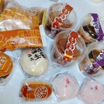 シャトレーゼ 草加花栗店 - 今日の戦利品　あんバターどら、生チョコ大福、磯辺餅、もなどら、酒蒸しまんじゅう、いちご大福、栗まんじゅう　全景