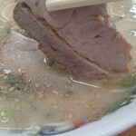長浜ラーメン 一心亭 - チャーシュー2枚目