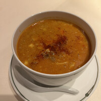 中国飯店 三田店 - 麻婆坦々麺１１００円。麻婆？　豆腐は入っていますが、ノーマルで十分だと思います。体重を気にしながらも、スープまでペロリです（╹◡╹）（╹◡╹）