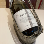 フランス料理 壺中天 - 産地ボルドー、品種シラー、ビンテージ2016年。
      市販価格はボトルで4500円ほど。ペアリング良かったなー。グラスで頼むより絶対おすすめだ。