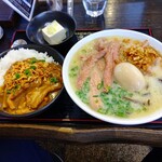 Motsuni Ouri - 【2023.4.1(土)】豚もつラーメンとミニもつ煮カレーセット1,000円