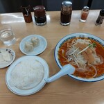 味の三平 - 鉄火麺(激辛大盛)…ライス(漬物付き)焼売２個。