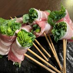 Yakitori To Teppan Yuu - 菜の花の豚バラ巻き（春限定）