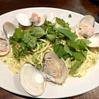 クッチーナ イタリアーナ アリア 六本木 - はまぐり・青海苔・三つ葉のクリームソース　美味しいんだけど、手打ちより、乾麺が好きだと改めて感じちゃいました(´>∀<｀)ゝ