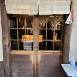 本家 尾張屋 - 京都らしい歴史を感じる玄関。「なんちゃってレトロ」ではこうも風情は残せません。