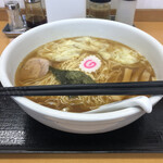 らーめんどんぐり - ワンタンめん、中、950円。