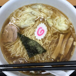 らーめんどんぐり - 半玉がナルトに(・・?)スープも薄め(・・;)