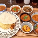 四次元食堂 南インドオステリア - 本日のカレー全部プレート。