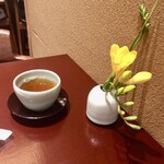 宝泉 - お茶、卓上のお花