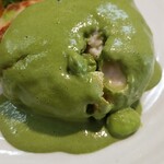 キッチン ブルー グローブ - 割ると枝豆が飛び出してきた！