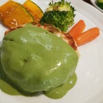 キッチン ブルー グローブ - 反対側から　ほうれん草とマヨのソースがたっぷり！