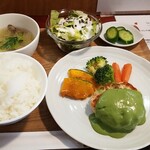キッチン ブルー グローブ - 海老と豆腐と枝豆のハンバーグ　ほうれん草とマヨのソース