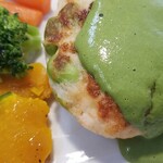 キッチン ブルー グローブ - あれ？ハンバーグに枝豆が見える