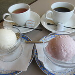 Resutoran Shikine - フロム蔵王アイスクリーム（バニラ、仙台いちご）各200円、ドリンクバーのコーヒーと紅茶