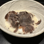 San Roppongiten - 煮物：カブと宮崎牛のホワイトソース仕立て-ウズラの卵・黒トリュフ-