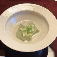 喜楽 - 蓬胡麻豆腐。蓬の天ぷらが春を感じます。