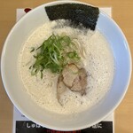 麺道 しゅはり - 雷神とんこつパイタン(880円、真上から)