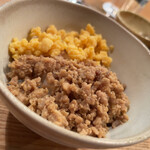 とりアロマ - そぼろご飯(おかわり自由)