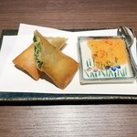 China hata 36 - 海老とニラの広東春巻き スイートチリソース