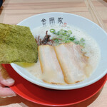 Kurobuta Tonkotsu Kanadaya - 黒豚らーめん　930円（税込）　※キタさんが、食べてました