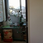 鶏×麦 らら - 自家製麺の製麺機!