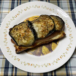 ブーランジェリー スドウ - 茄子炭焼きソーセージの豪快タルティーヌ