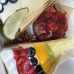 fika. - 上から
                                •レアクリームチーズタルト
                                •焼いちごとキャラメルナッツのタルト
                                •fikaのショートケーキ
                                
                                