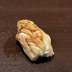 千葉たかおか - ホロホロと解けていく、とてもデリケートな煮穴子。
      こちらの煮方は、みんな味付けが優しいのがとても好みです♪
      素材を大切にする思いが、お料理にしっかりと反映されていますね。