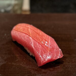 千葉たかおか - まだ爽やかさが芽生えていない、しっかりした中トロ。
      リッチなボディです。