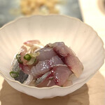 千葉たかおか - なんという鯵でしょう！
      押し返すような弾力に、身質の旨味！
      ネギがまたいい仕事をしてくれて、「究極の鯵」と呼びたい(^^)