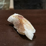 千葉たかおか - 酢〆でさっぱりと。フワフワで、高岡さんの握りによく合います。