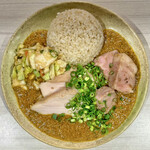 吉田カレー  - ほうれん草とバターのクリームグレイビー 小・チキンアチャーリー・角切りローストポーク・アチャール